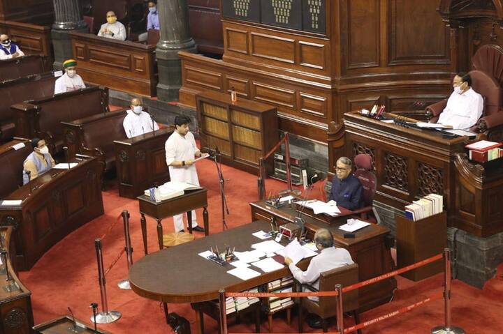 जिन नेताओं ने राज्यसभा की शपथ ली उनमें ज्योतिरादित्य सिंधिया भी शामिल थे. वह पहली बार राज्यसभा के लिए चुने गए हैं.