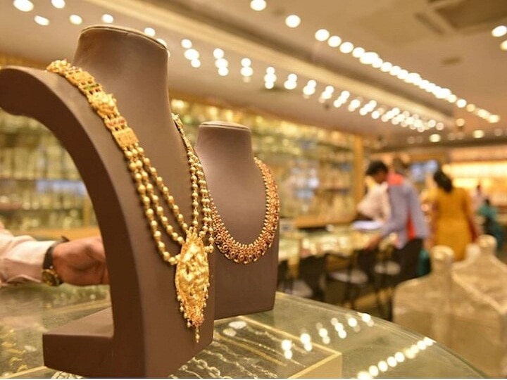 Gold Price Set All Time High Record Today Know Today Gold Price in Delhi, Mumbai, Bangalore & Kolkata सोने के दामों ने लगाई हाफ़ सेंचुरी, रिकॉर्ड ऊंचाई पर पहुंचे सोने के दाम पचास हज़ार की बाउंड्री पार