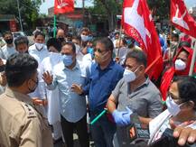 जम्मू: लखनपुर टोल प्लाजा को लेकर राजनीति शुरू, नेशनल कांफ्रेंस के कार्यकर्ताओं ने जनविरोधी बताकर किया प्रदर्शन