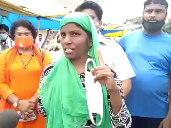 इंदौर में सब्जी बेचने वाली रईसा अंसारी ने की हुई है पीएचडी, बोलती हैं फर्राटेदार अंग्रेजी Indore Vegetable Seller Raeesa Ansari is a PHD Degree Holder ANN इंदौर में सब्जी बेचने वाली रईसा अंसारी ने की हुई है पीएचडी, बोलती हैं फर्राटेदार अंग्रेजी