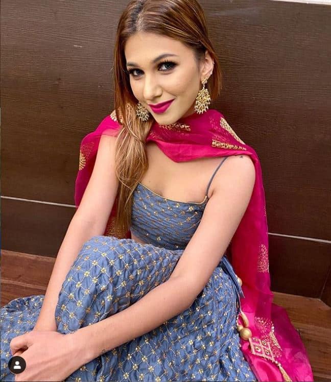 उन्होंने कहा, क्योंकि करियर बनाने में बहुत वक्त लग जाता है. अभी ‘वो मेरी स्टूडेंट’ के चार एपिसोड बचे हैं. उसके पूरा होने के बाद मैं ‘नच बलिए’ या ‘खतरों के खिलाड़ी’. (Photo Credit: @jasleenmatharu)