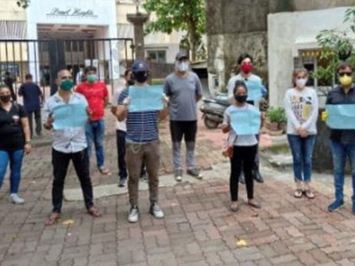 Bahu humari silk team protest outside producers house for not making payment पेमेंट नहीं मिलने पर प्रोड्यूसर के घर के बाहर टीवी शो की टीम ने किया प्रदर्शन, यहां देखिए VIDEO