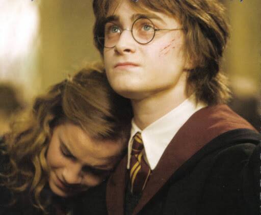  डेनियल रेडक्लिफ न केवल एक अभिनेता हैं, बल्कि एक निर्माता भी हैं. डैनियल रैडक्लिफ ने हैरी पॉटर फिल्म श्रृंखला में हैरी पॉटर की भूमिका निभाकर अपने करियर में पहचान हासिल की.