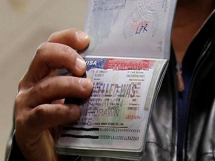 Green card waiting list for Indians in America over 195 years, अमेरिका में भारतीयों के लिए ग्रीन कार्ड की वेटिंग लिस्ट 195 साल से ज्यादा, रिपब्लिकन सीनेटर ने उठाया मुद्दा
