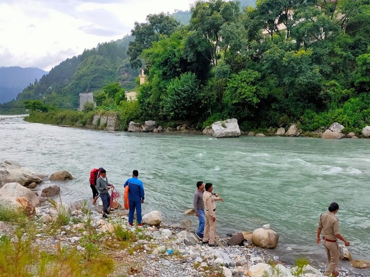Nepali origin labor and one boy drown in Bageshwar Saryu river during monsoon season Uttarakhand: मानसून में फिर सरयू बनी काल, बागेश्वर में एक हफ्ते में दो शख्स डूबे, अबतक नहीं मिला कोई सुराग