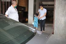 In Pics: हाथ में किताब और चेहरे पर मास्क, बेहद क्यूट अंदाज में स्पॉट हुए तैमूर अली खान