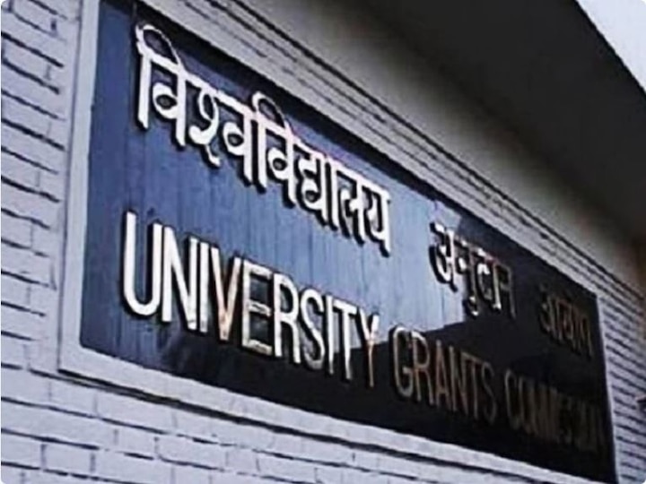 UGC told court, final exam is important in student's academic career UGC ने कोर्ट से कहा- विद्यार्थी के अकादमिक करियर में अंतिम परीक्षा अहम