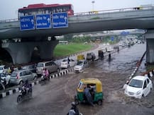 MCD ने जलभराव के लिए दिल्ली सरकार को ठहराया जिम्मेदार, कहा- हमारा बकाया पैसा दें केजरीवाल