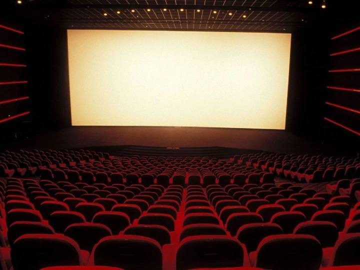 Know Where have cinema halls opened in the country, how many percent of people will get entry Cinema Hall Opening: जानें किन-किन राज्यों में खुल गए हैं सिनेमा हॉल, किस राज्य में कितनी फीसद सीटें भरी जा रही हैं
