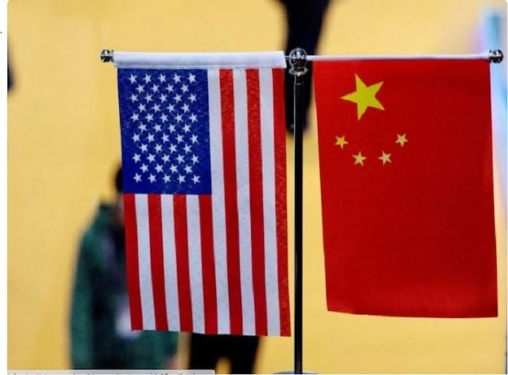 US flag removed from Chengdu consulate in China चीन में चेंगदू वाणिज्य दूतावास से उतारा गया अमेरिकी झंडा, अधिकारियों ने खाली किया परिसर