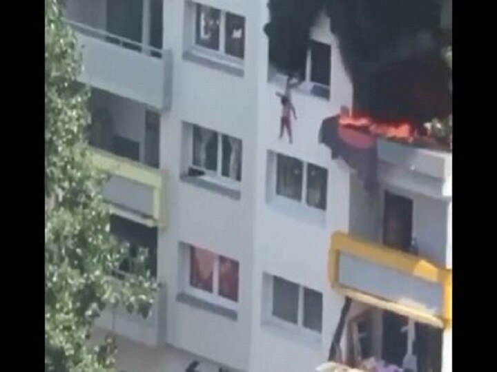 France viral video 2 brothers jump off from 3rd floor after building catches fire Viral Video: इमारत में लगी भयानक आग तो जान बचाने के लिए 40 फीट की ऊंचाई से कूदे दो भाई
