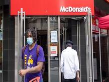 कोरोना वायरस: इस देश में मैकडॉनल्ड्स के सभी रेस्तरां में मास्क पहनना होगा अनिवार्य