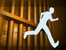 यूपी: बांदा जेल से फरार हुआ कैदी, एक जेलकर्मी निलंबित, 3 होमगार्डों पर भी होगी कार्रवाई