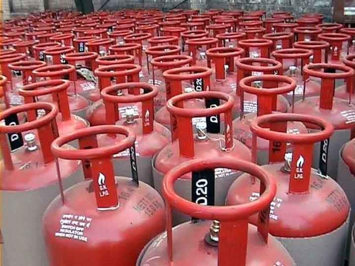 Get Rs 6 lakh free insurance on accident from gas cylinder गैस सिलेंडर के साथ मिलता है छह लाख का मुफ्त बीमा, क्या आप जानते हैं?