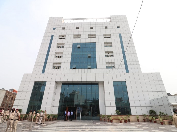 Burari's 450-bed hospital opened for Corona patients, cm Arvind Kejriwal inaugurated online ann दिल्ली: कोरोना मरीज़ों के लिए खोला गया बुराड़ी का 450 बेड का हॉस्पिटल, सीएम केजरीवाल ने किया ऑनलाइन उद्घाटन