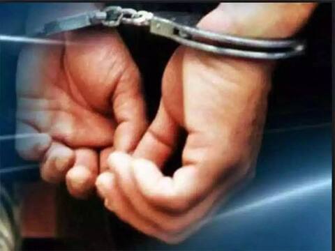 यूपी: शामली में मुठभेड़ के बाद पुलिस ने शातिर लुटेरे को किया गिरफ्तार, साथी हुआ फरार यूपी: शामली में मुठभेड़ के बाद पुलिस ने शातिर लुटेरे को किया गिरफ्तार, साथी हुआ फरार