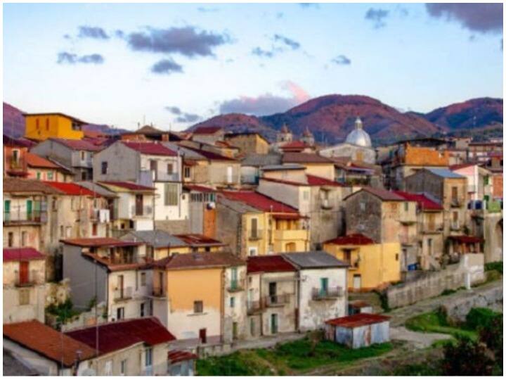 You can buy home in 75 Rs, if terms and conditions violated huge penalty will be imposed यूरोप में इस जगह 75 रुपये में मिल रहा है घर, लेकिन रंग-रोगन नहीं कराया तो भरना पड़ेगा जुर्माना