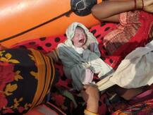 बिहार: NDRF की रेस्क्यू बोट पर महिला ने बच्चे को दिया जन्म, मां और नवजात दोनों स्वस्थ्य