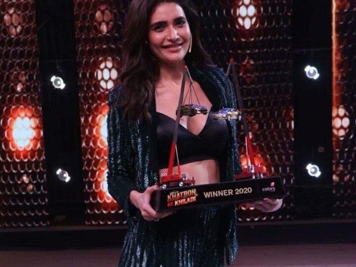 Karishma Tanna named her 'Khiladi Ke Khiladi-10', is the first female winner करिश्मा तन्ना ने अपने नाम किया 'खतरों के खिलाड़ी-10' का खिताब