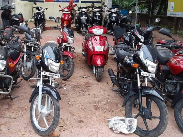 two-wheeler monsoon sale Discounts, offers disappear this year due to covid 19 lockdown टू-व्हीलर्स से गायब हुए डिस्काउंट और ऑफर्स, Bajaj और TVS की मोटरसाइकिल और स्कूटर्स के दाम बढ़े