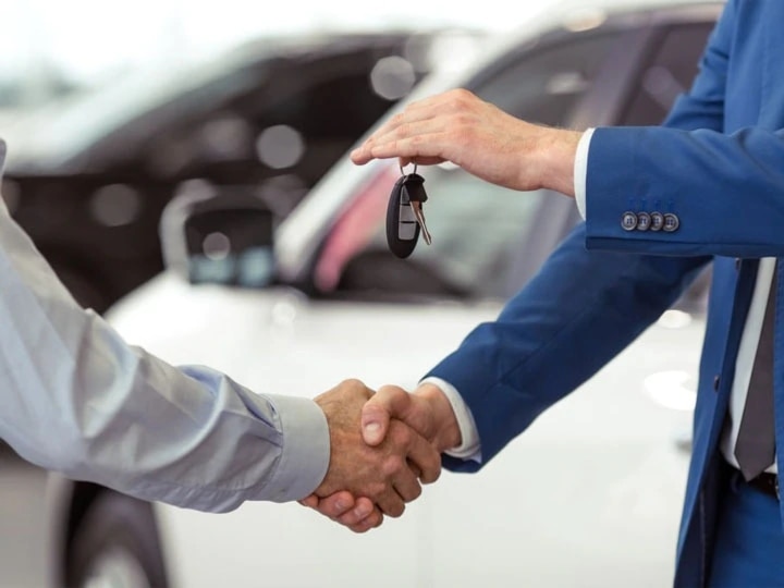 How to get the best deal while selling your used car know the all tips  अपनी पुरानी कार बेचते समय इन बातों का रखें ध्यान, इन टिप्स के जरिए मिलेंगे अच्छे दाम