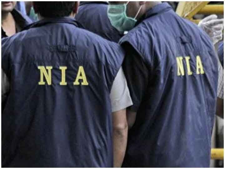 NIA raids in Kashmir connection with narco terror funding NCB employee detained ANN J&K: एनआईए ने नारको टेरर फंडिंग मामले में एनसीबी में तैनात कर्मचारी के घर की छापेमारी, हिरासत में लिया