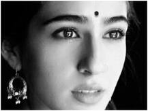 सारा अली खान ने शेयर की मां अमृता सिंह के साथ ब्लैक एंड व्हाइट तस्वीर