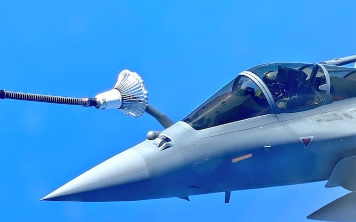 Rafale fighter jets broke their record for the longest flight without landing राफेल ने बनाया नया रिकॉर्ड, बिना रुके 12 घंटे में भरी 17 हजार किलोमीटर की उड़ान