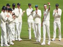 शेन वॉर्न में ब्रॉड की जमकर तारीफ की, कहा- यह गेंदबाज 700 विकेट ले सकता है