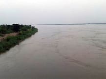 Weather Update: यूपी में बारिश और बांधों के पानी से नदियों में उफान, जानें- मौसम का हाल