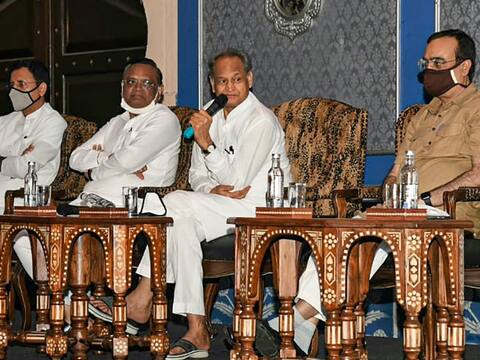 सीएम अशोक गहलोत का बड़ा बयान, कहा- राजस्थान में कल रात से हॉर्स ट्रेडिंग का ‘रेट’ बढ़ा सीएम अशोक गहलोत का बड़ा बयान, कहा- राजस्थान में कल रात से हॉर्स ट्रेडिंग का ‘रेट’ बढ़ा