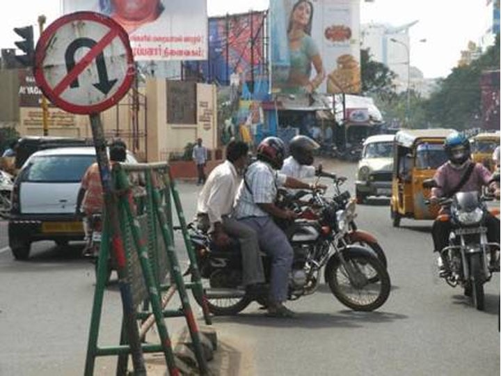 UP government increased penalty amount for traffic rules violations बिना हेलमेट दोपहिया वाहन चलाने पर होगा 1000 रुपये का चालान, योगी सरकार ने बढ़ाई जुर्माना राशि