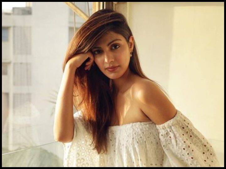 JDU leader Maheshwar Hazari says Rhea Chakraborty acted like a contract killer and vish kanya ANN नीतीश के मंत्री महेश्वर हजारी ने रिया चक्रवर्ती को बताया 'विष कन्या', की CBI जांच की मांग