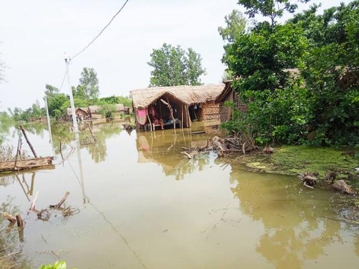 Heavy rain in Uttar pradesh causes flood situation in many villages उत्तर प्रदेश में कहीं-कहीं मूसलाधार बारिश, कई नदियां खतरे के निशान के पार