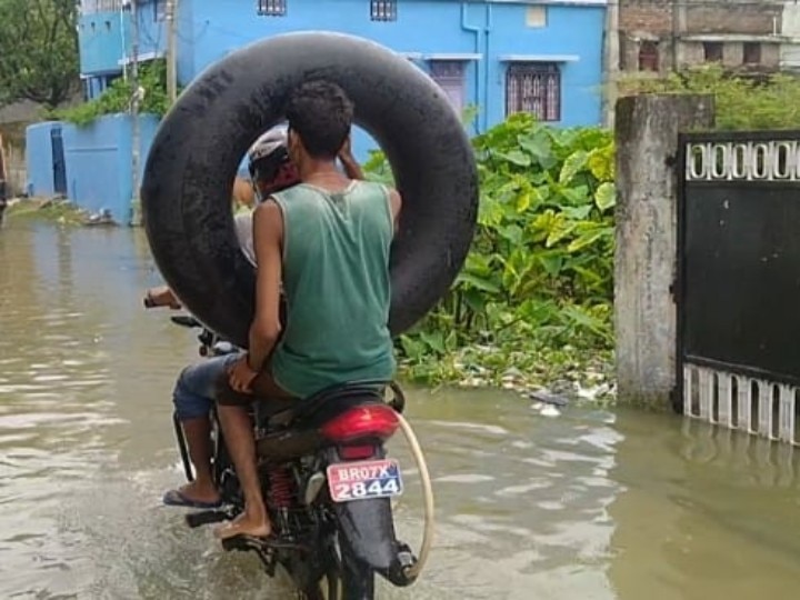Flood victims of Darbhanga, who are doing daily work by applying Jogad technology in the bike ann Bihar Floods: इस जुगाड़ के जरिए बाइक से रोजमर्रा का काम निपटा रहे दरभंगा के बाढ़ पीड़ित
