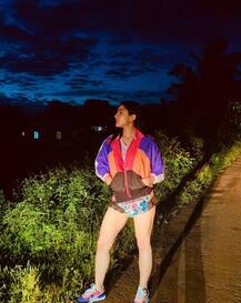 In Pics: सारा अली खान ने स्विमिंग पूल में योग करते शेयर की हॉट तस्वीर, यहां देखिए बोल्ड अंदाज