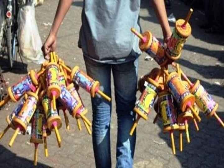 Delhi Advice of power distribution companies do not fly kites near poles, electric wires on August 15 and Rakhi दिल्ली: बिजली वितरण कंपनियों की सलाह- 15 अगस्त और राखी पर बिजली के तार, खंभों के पास नहीं उड़ाएं पतंग
