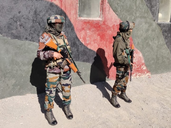 सीजफायर का उल्लंघन कर पाकिस्तान ने की LOC पर भारी गोलीबारी, भारतीय सेना के 3 जवान शहीद