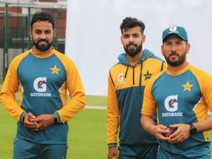 ENG Vs PAK, Pakistan might play with two spinners in first test against England ENG Vs PAK: दो स्पिनर के साथ मैदान पर उतर सकती है पाकिस्तानी टीम, कोच ने दिए संकेत