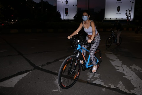 In Pics: These Bollywood actresses came out cycling on the streets of Mumbai in the late night, such pictures came out