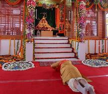 तस्वीरें: रामलला के दर्शन के बाद भूमिपूजन कर रहे हैं प्रधानमंत्री नरेंद्र मोदी