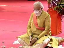 तस्वीरें: रामलला के दर्शन के बाद भूमिपूजन कर रहे हैं प्रधानमंत्री नरेंद्र मोदी