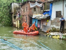 मुंबई में भारी बारिश की चेतावनी के साथ रेड अलर्ट जारी, बिहार में बाढ़ से छह और लोगों की मौत