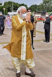 30 वर्षों बाद रामलला के दरबार पहुंचे PM मोदी, भगवान के चरणों में किया दंडवत प्रणाम, देखें तस्वीरें