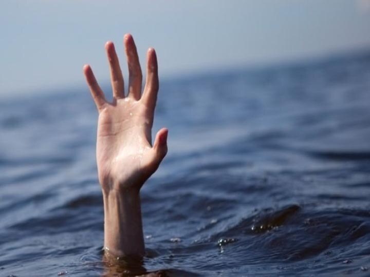 Five died after boat overturned in saryu river in Mau Uttar pradesh यूपी: मऊ में उफनाई सरयू में नाव पलटने से हादसा, पांच की मौत, सीएम योगी ने जताया दु:ख