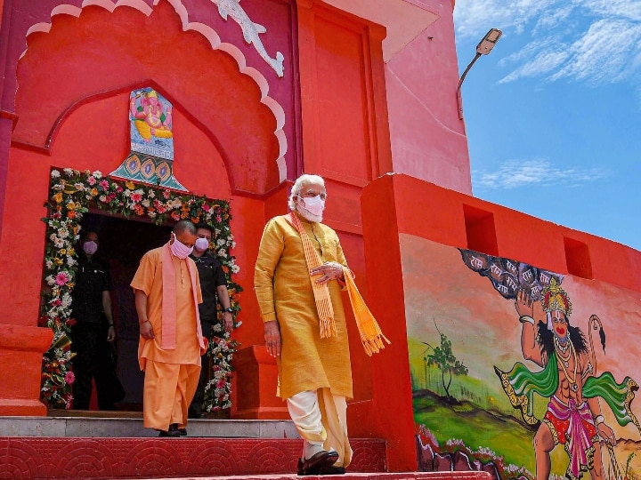 पीएम मोदी ने चांदी के फावड़े से राम मंदिर निर्माण की आधारशिला रखी, कहा-  ‘राम सबके हैं, सब में हैं’| पढ़ें बड़ी बातें