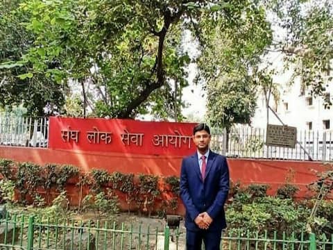 आरा के 4 छात्रों ने UPSC की परीक्षा में मारी बाजी, 142वां रैंक लाकर परितोष ने जिले का नाम किया रौशन