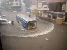 तस्वीरें: मुंबई में भारी बारिश का कहर, सीएम उद्धव ठाकरे ने की लोगों से घरों से बाहर ना निकलने की अपील