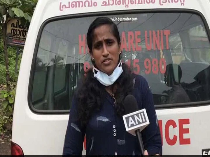 Kerala woman drives ambulance for family in Corona pandemic कोरोना ने तोड़ी कमर, एंबुलेंस चलाकर परिवार का गुजारा कर रही केरल की ये महिला