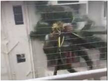 Mumbai Rains: मुंबई में तूफान से इधर-उधर लहराता दिखा पेड़, आनंद महिंद्रा बोले- '...नेचर गुस्से में डांस कर रहा है'